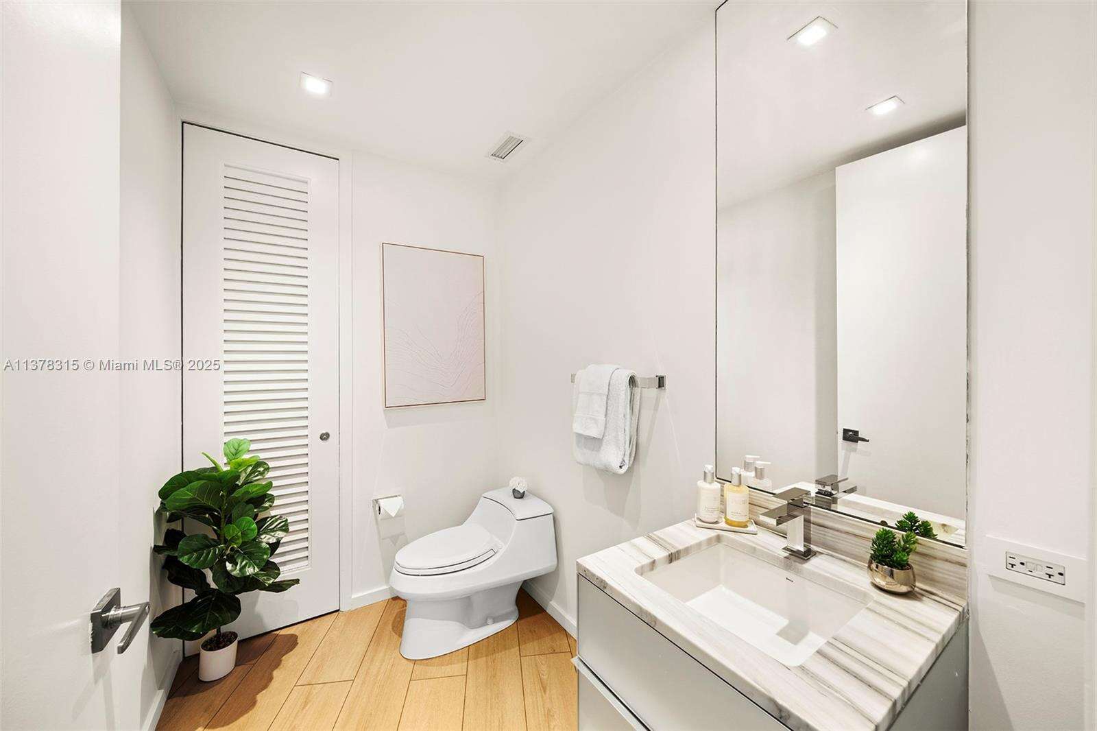 W South Beach at 2201 Collins Ave, Miami Beach, FL 33139 - For Rent photo 39