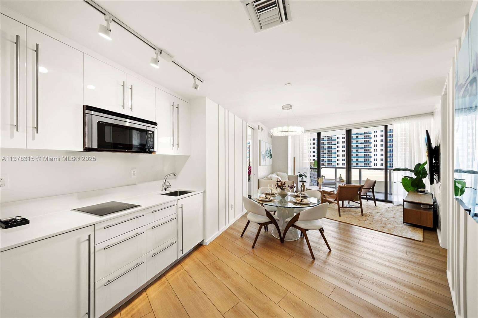 W South Beach at 2201 Collins Ave, Miami Beach, FL 33139 - For Rent photo 8