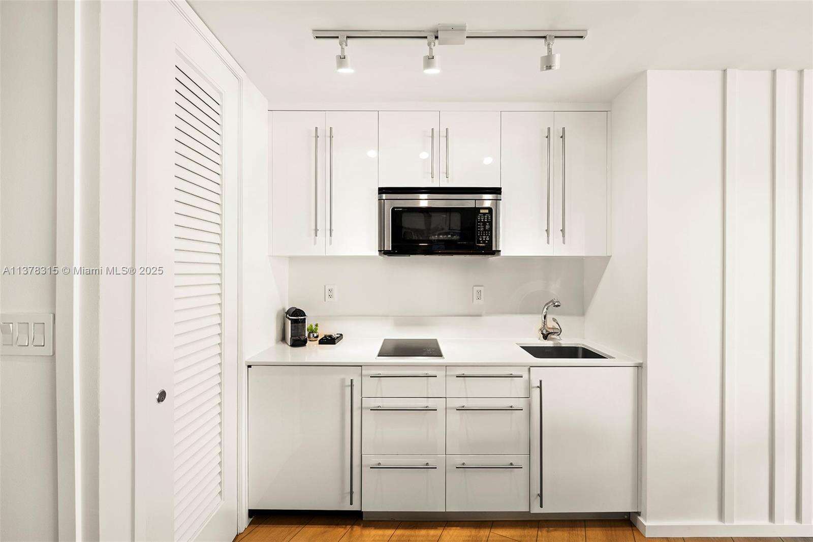 W South Beach at 2201 Collins Ave, Miami Beach, FL 33139 - For Rent photo 10