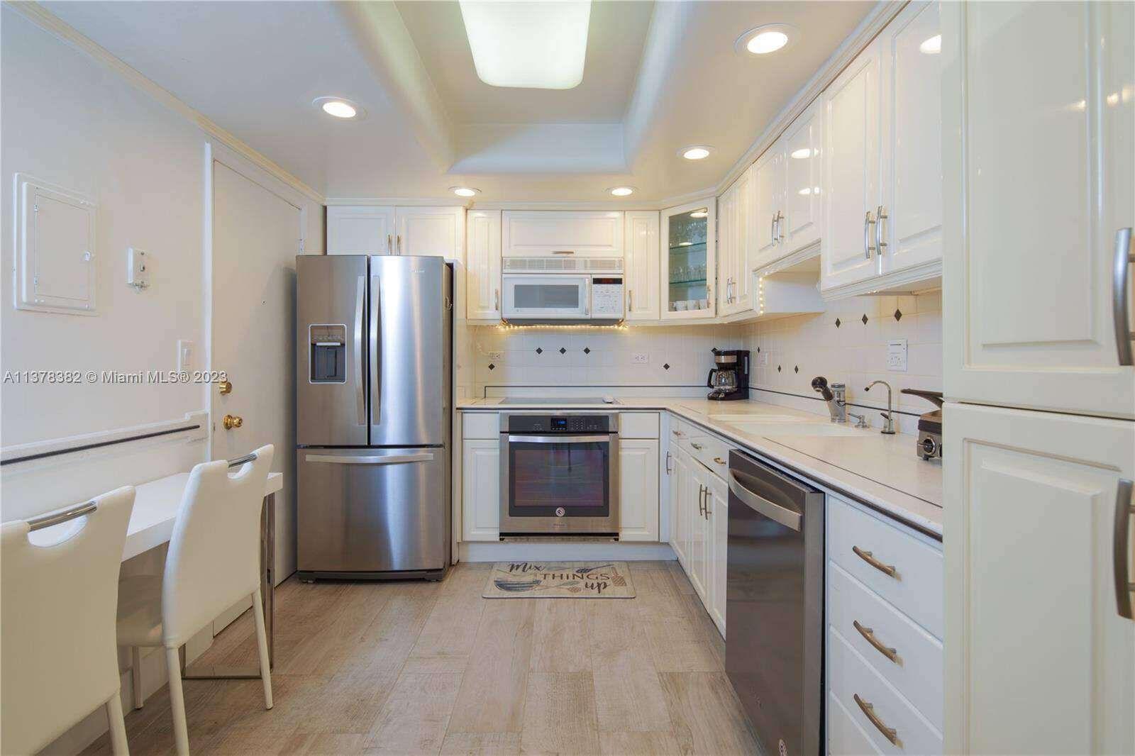 The Carriage Club North at 5005 Collins Ave, Miami Beach, FL 33140 - For Rent photo 11