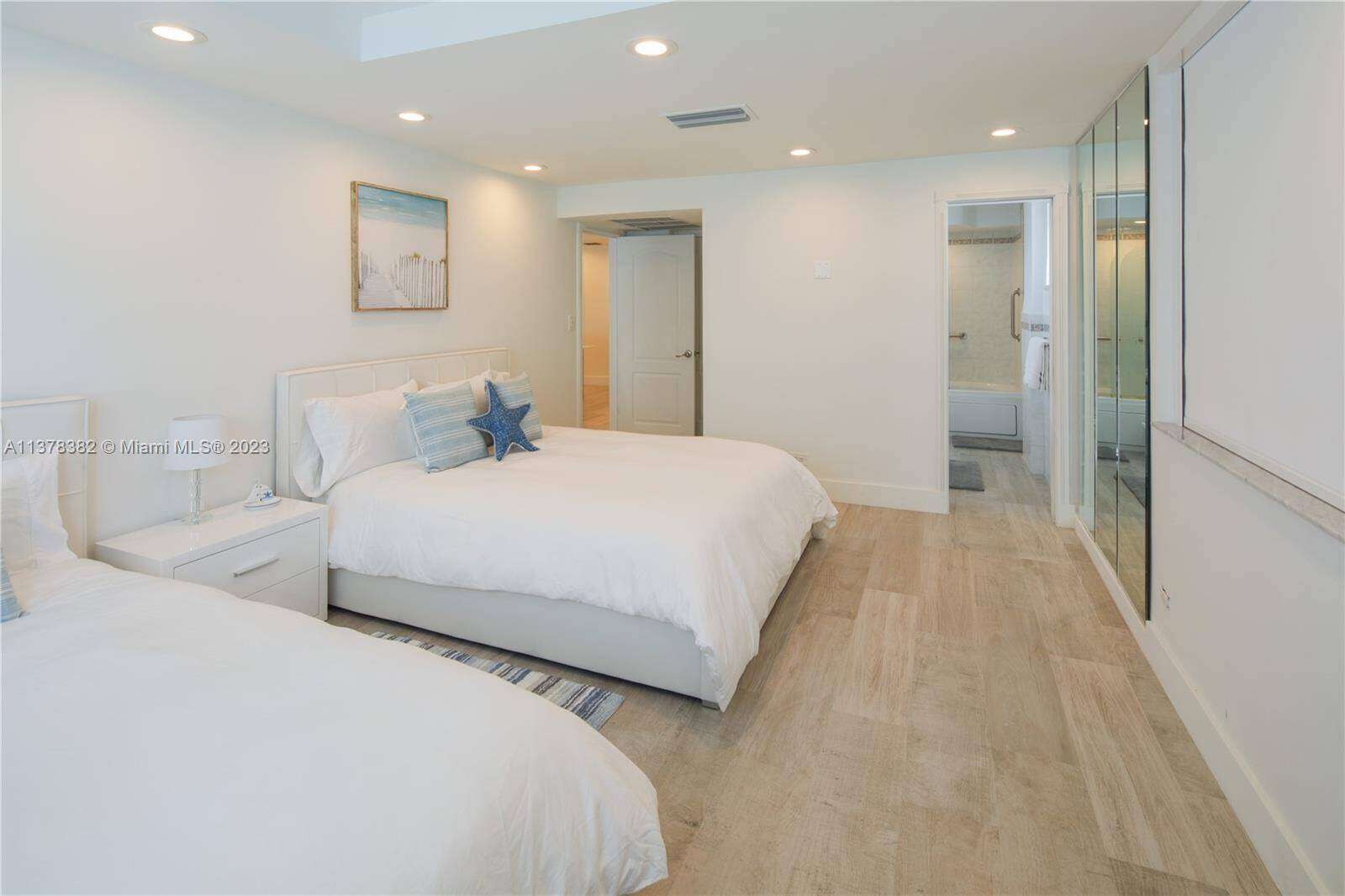 The Carriage Club North at 5005 Collins Ave, Miami Beach, FL 33140 - For Rent photo 15