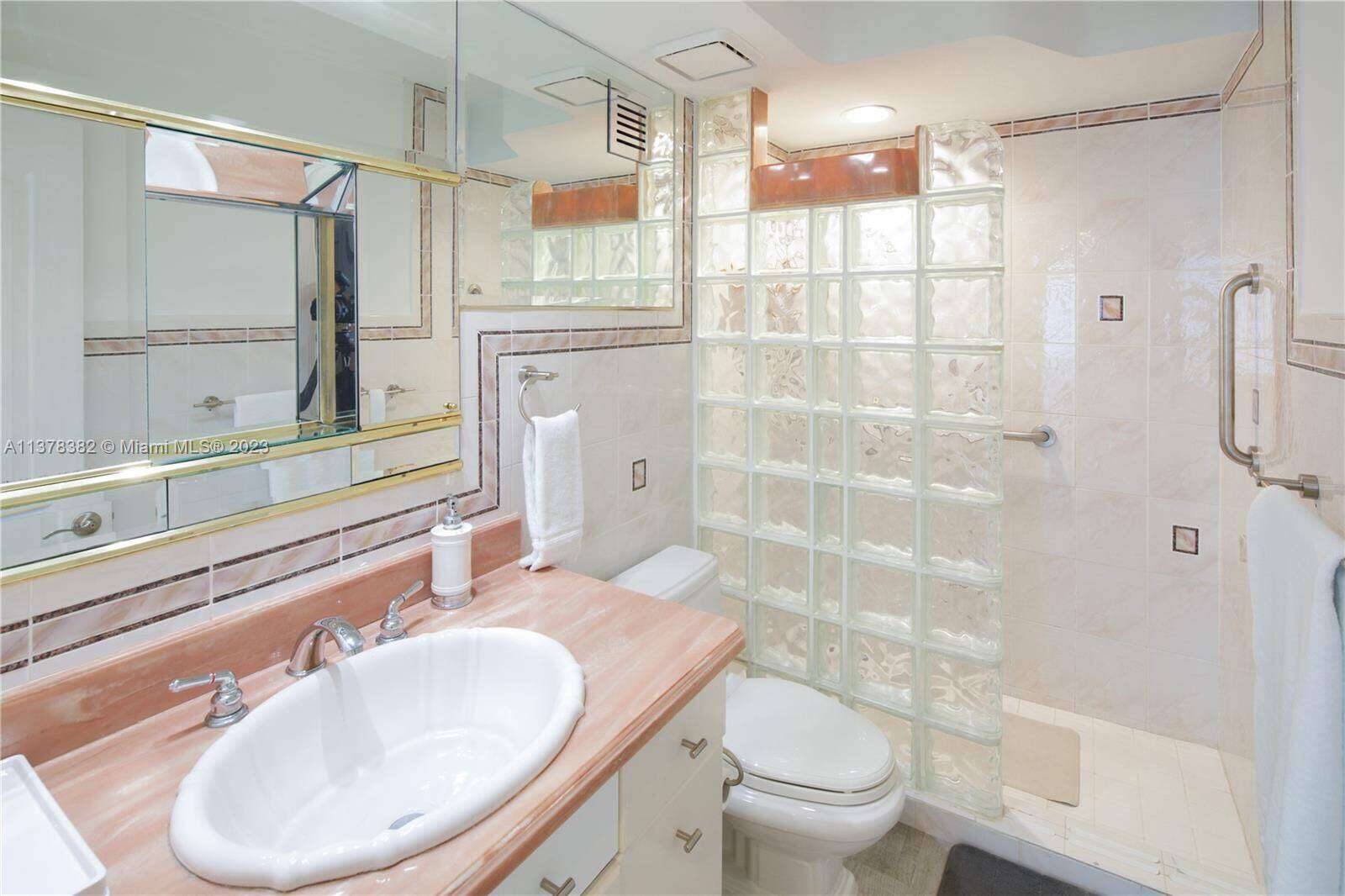 The Carriage Club North at 5005 Collins Ave, Miami Beach, FL 33140 - For Rent photo 23