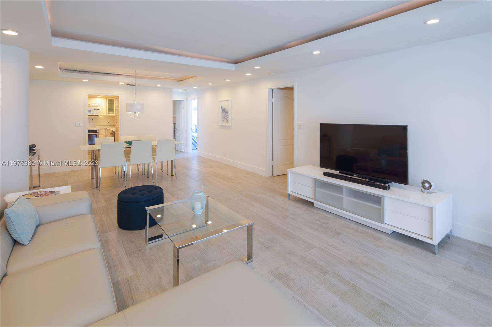 The Carriage Club North at 5005 Collins Ave, Miami Beach, FL 33140 - For Rent photo 7