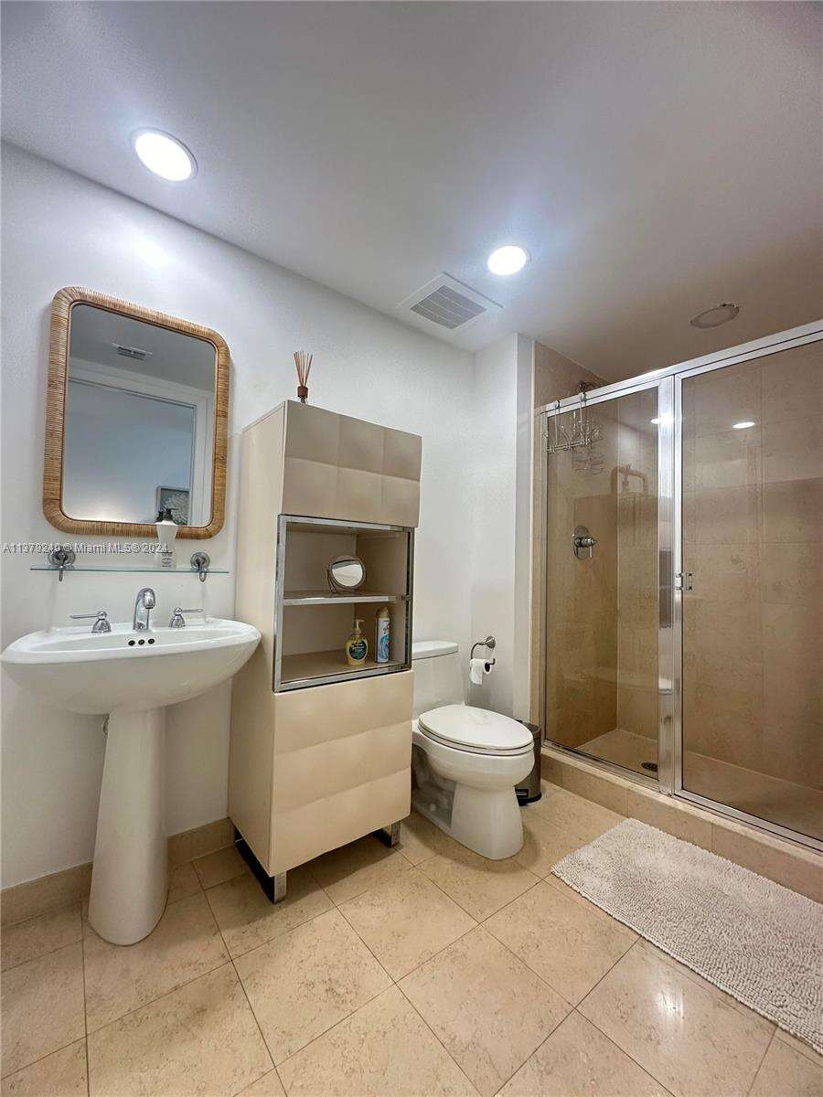 The Beach Club Two at 1830 Ocean Dr, Hallandale Beach, FL 33009 - For Rent photo 10