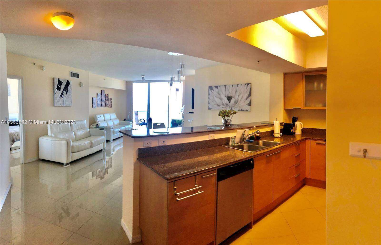 La Perla at 16699 Collins Ave, Sunny Isles Beach, FL 33160 - For Rent photo 2