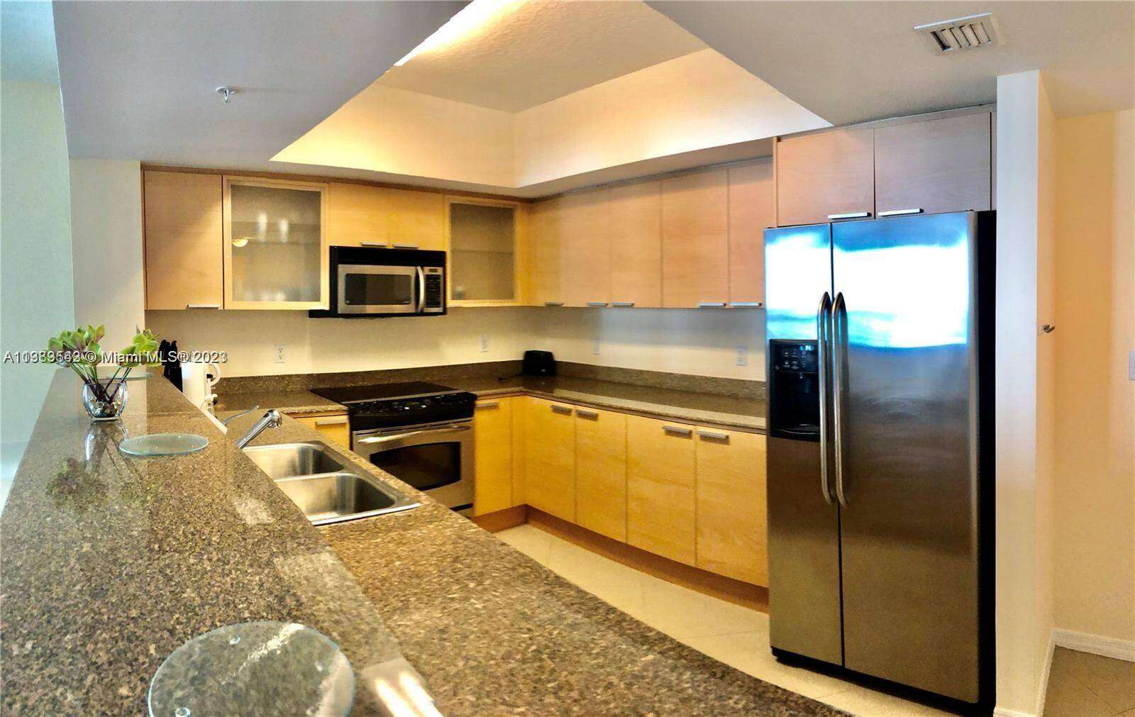 La Perla at 16699 Collins Ave, Sunny Isles Beach, FL 33160 - For Rent photo 11