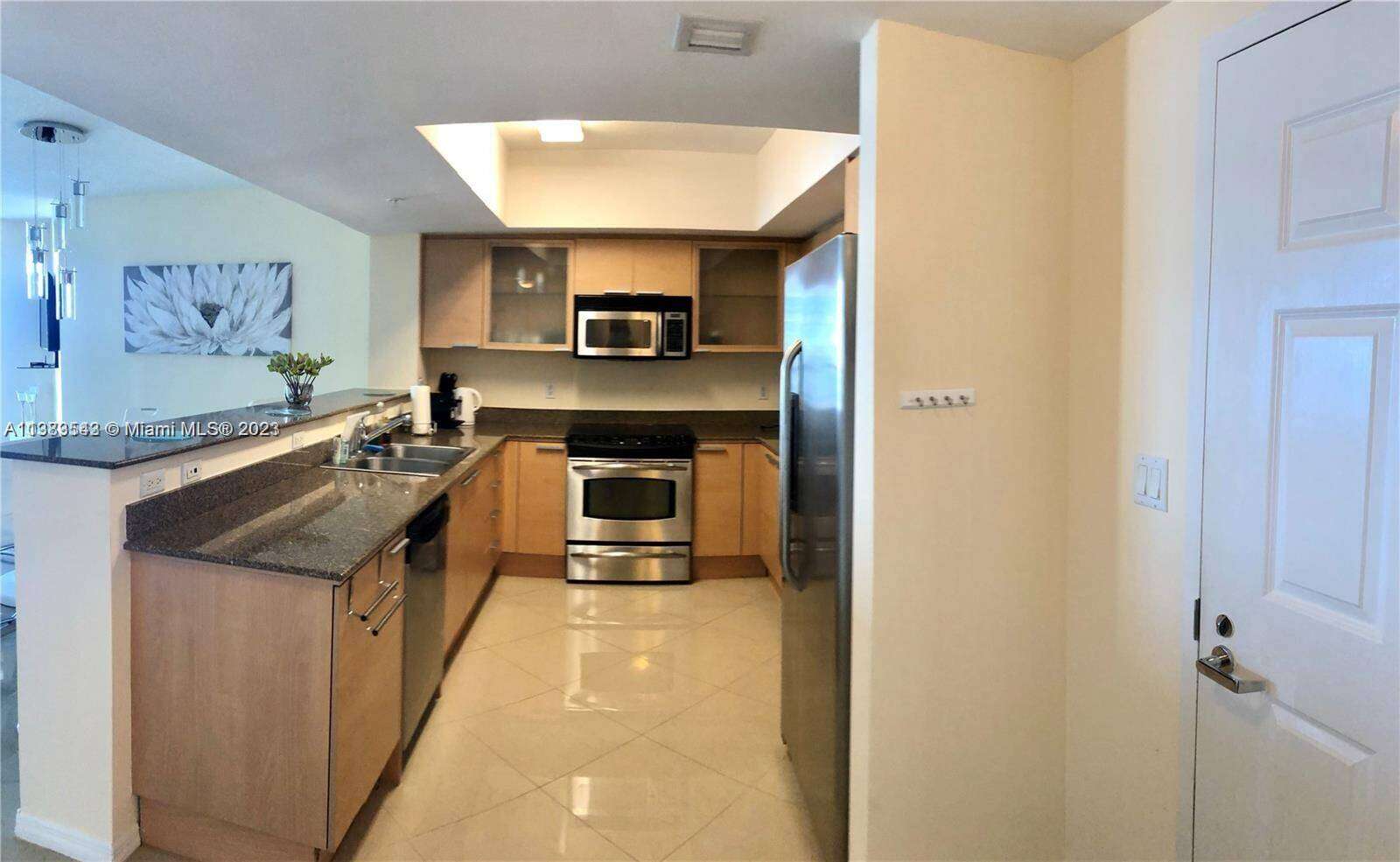 La Perla at 16699 Collins Ave, Sunny Isles Beach, FL 33160 - For Rent photo 12