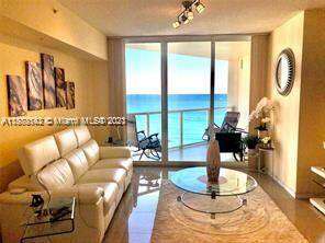 La Perla at 16699 Collins Ave, Sunny Isles Beach, FL 33160 - For Rent photo 14