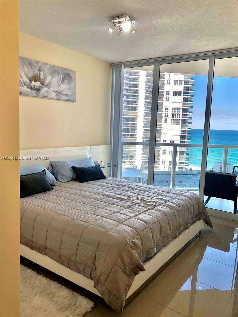 La Perla at 16699 Collins Ave, Sunny Isles Beach, FL 33160 - For Rent photo 17