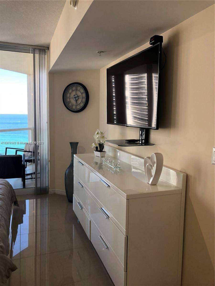 La Perla at 16699 Collins Ave, Sunny Isles Beach, FL 33160 - For Rent photo 19