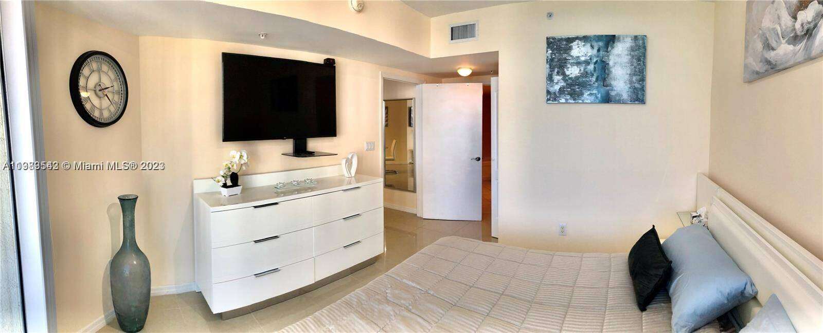 La Perla at 16699 Collins Ave, Sunny Isles Beach, FL 33160 - For Rent photo 20