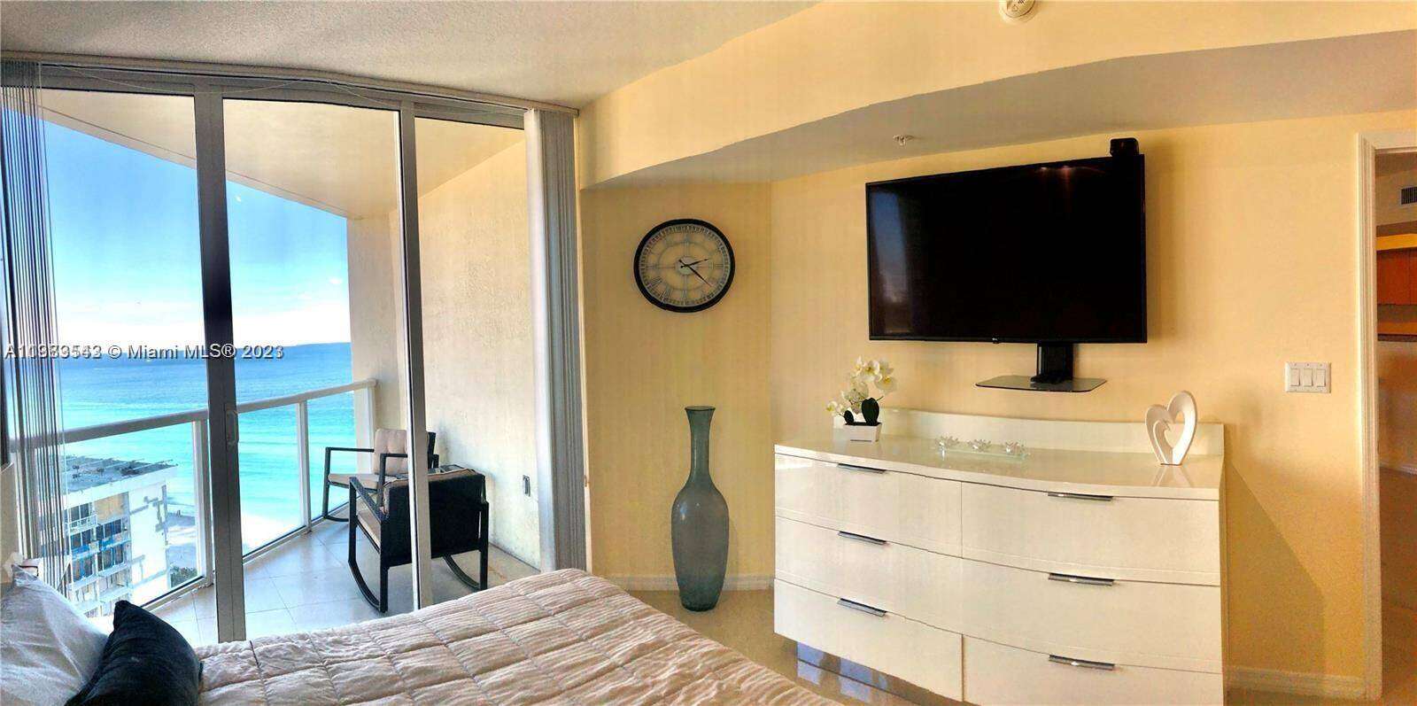 La Perla at 16699 Collins Ave, Sunny Isles Beach, FL 33160 - For Rent photo 21