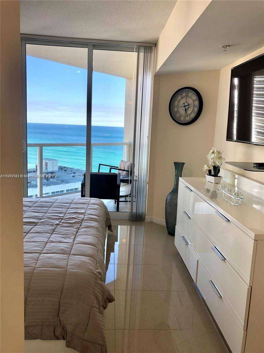 La Perla at 16699 Collins Ave, Sunny Isles Beach, FL 33160 - For Rent photo 22