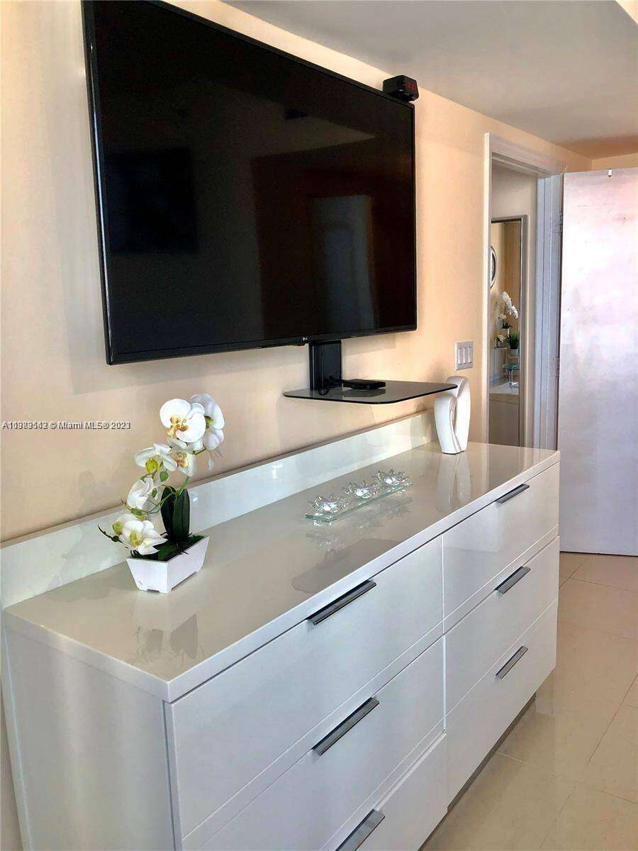 La Perla at 16699 Collins Ave, Sunny Isles Beach, FL 33160 - For Rent photo 24