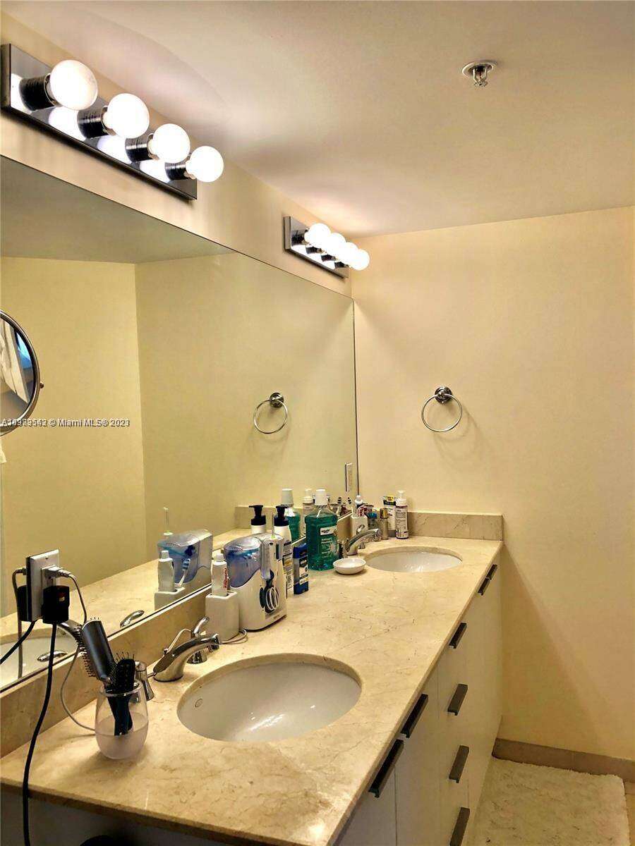 La Perla at 16699 Collins Ave, Sunny Isles Beach, FL 33160 - For Rent photo 27