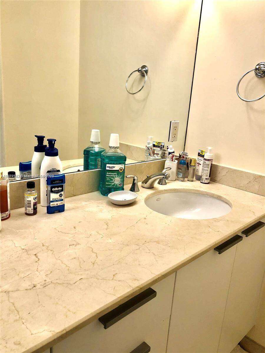 La Perla at 16699 Collins Ave, Sunny Isles Beach, FL 33160 - For Rent photo 28