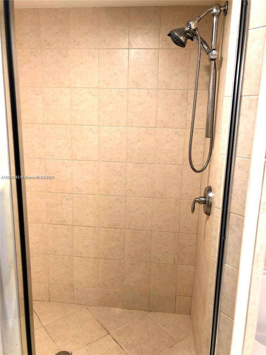 La Perla at 16699 Collins Ave, Sunny Isles Beach, FL 33160 - For Rent photo 29