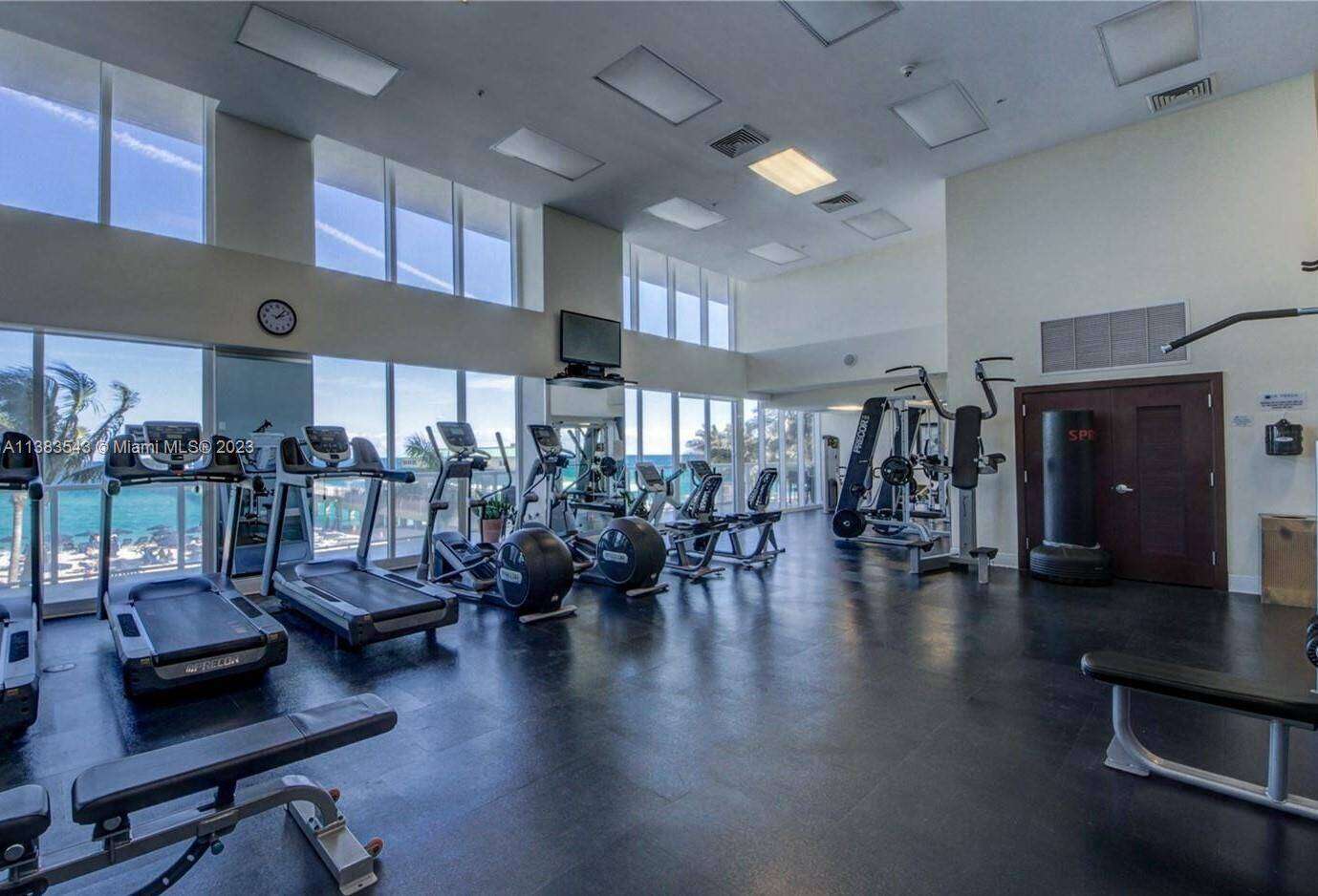 La Perla at 16699 Collins Ave, Sunny Isles Beach, FL 33160 - For Rent photo 40