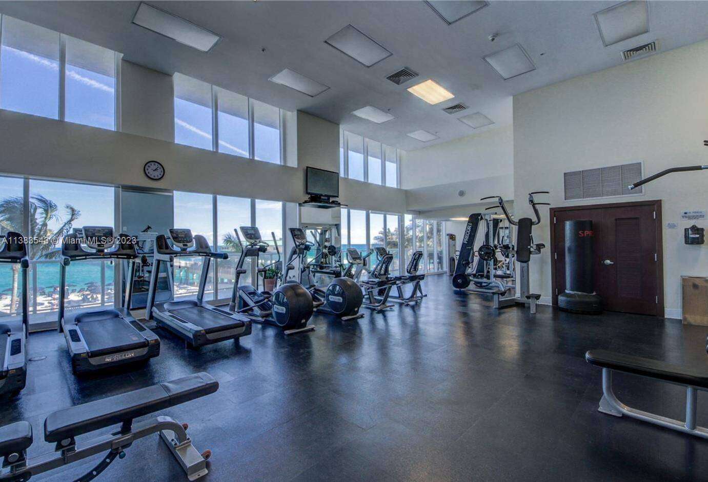 La Perla at 16699 Collins Ave, Sunny Isles Beach, FL 33160 - For Rent photo 57