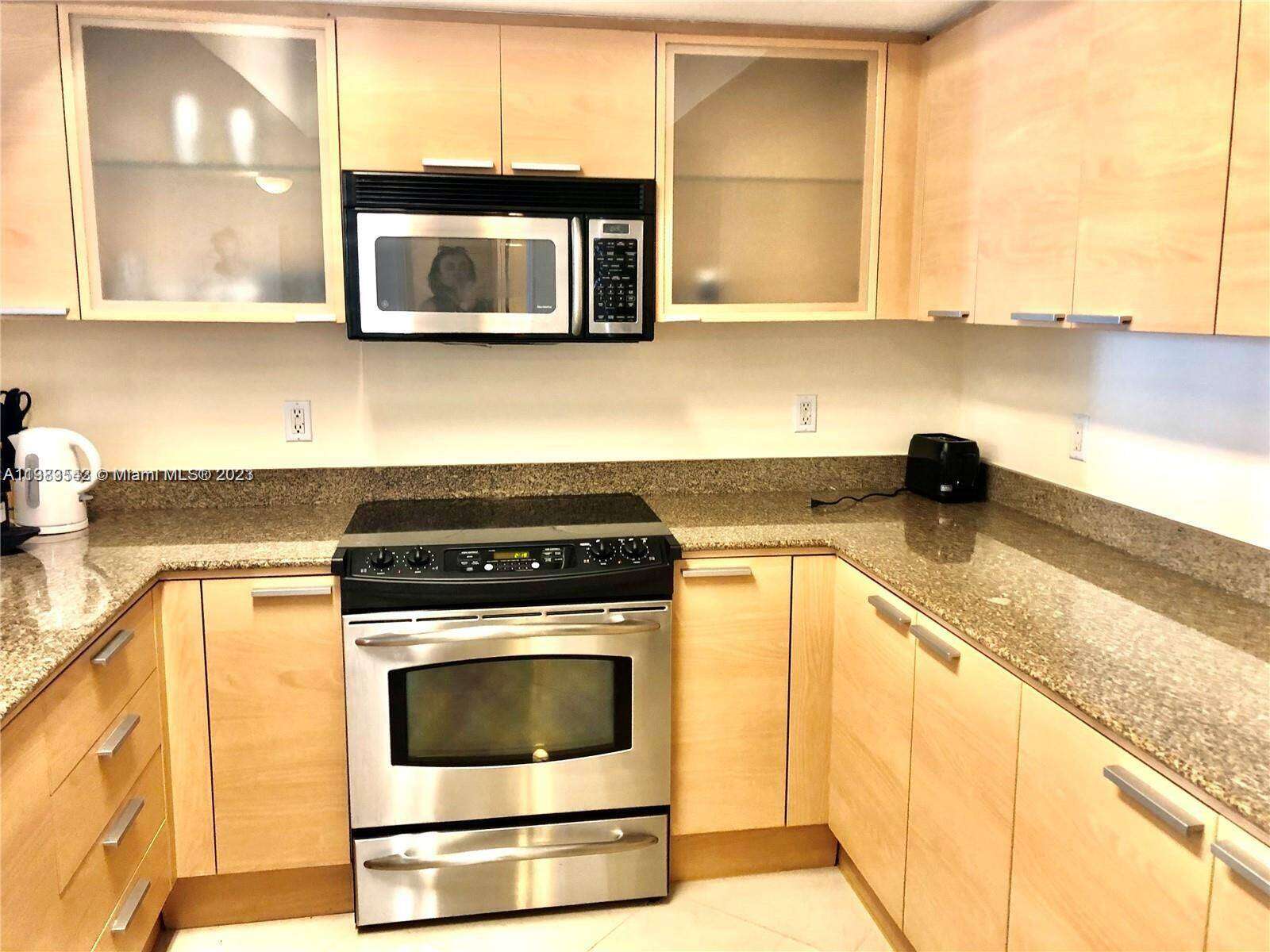 La Perla at 16699 Collins Ave, Sunny Isles Beach, FL 33160 - For Rent photo 10
