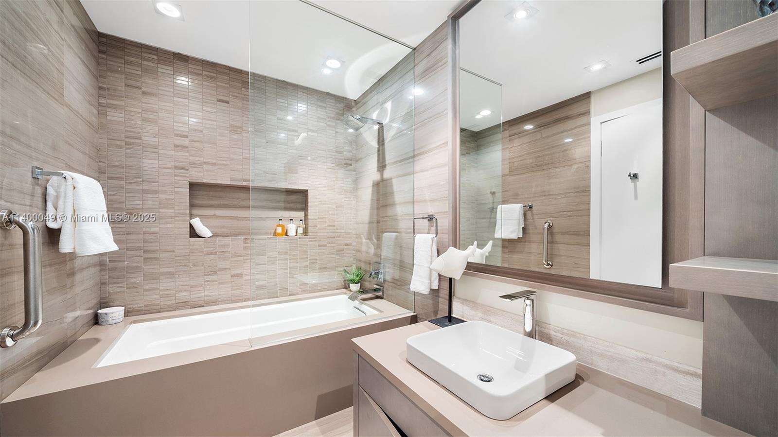 Roney Palace at Miami Beach, FL 33139 - For Rent photo 40