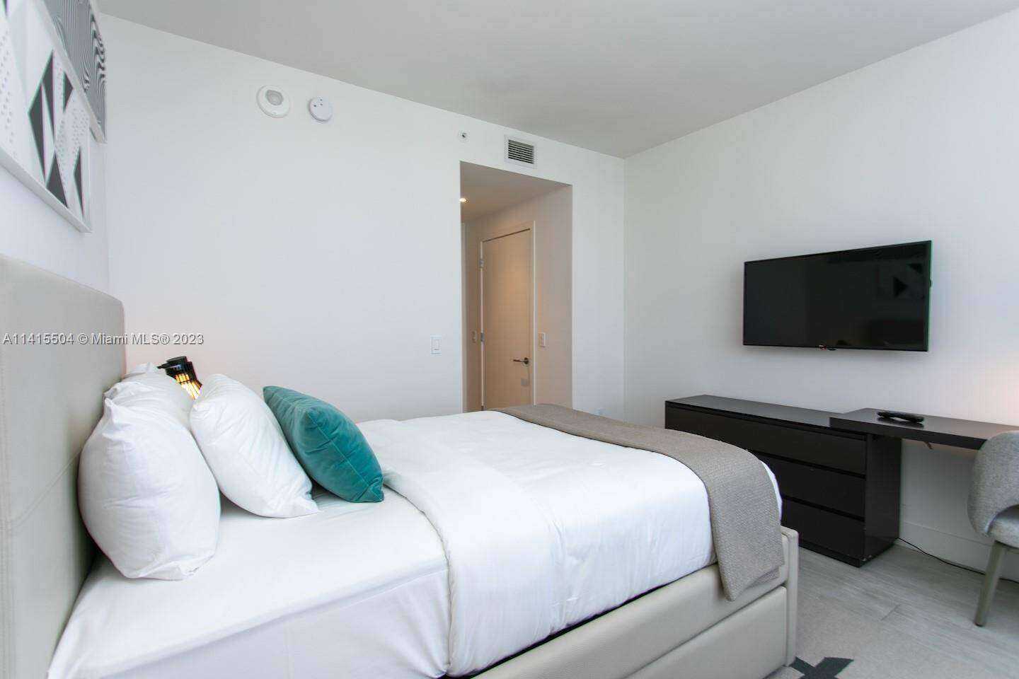 Hyde Beach House at 4010 Ocean Dr, Hollywood, FL 33019 - For Rent photo 19