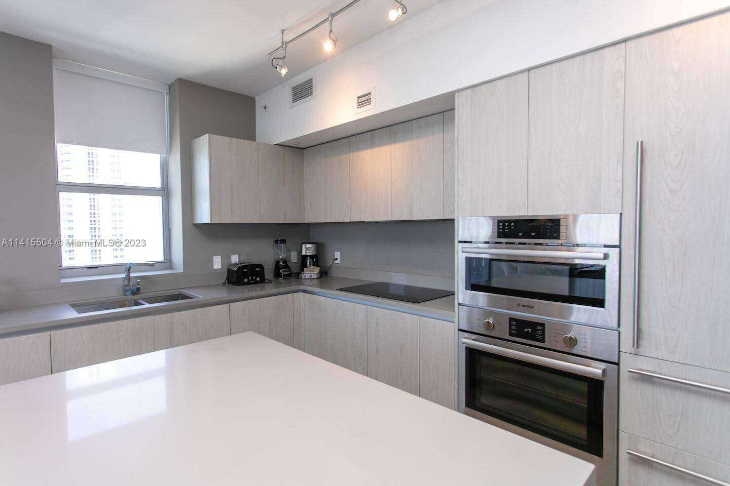 Hyde Beach House at 4010 Ocean Dr, Hollywood, FL 33019 - For Rent photo 31