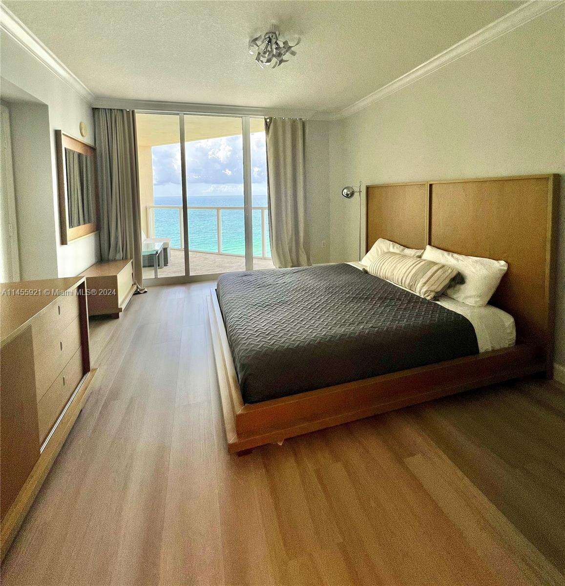 La Perla at 16699 Collins Ave, Sunny Isles Beach, FL 33160 - For Rent photo 13
