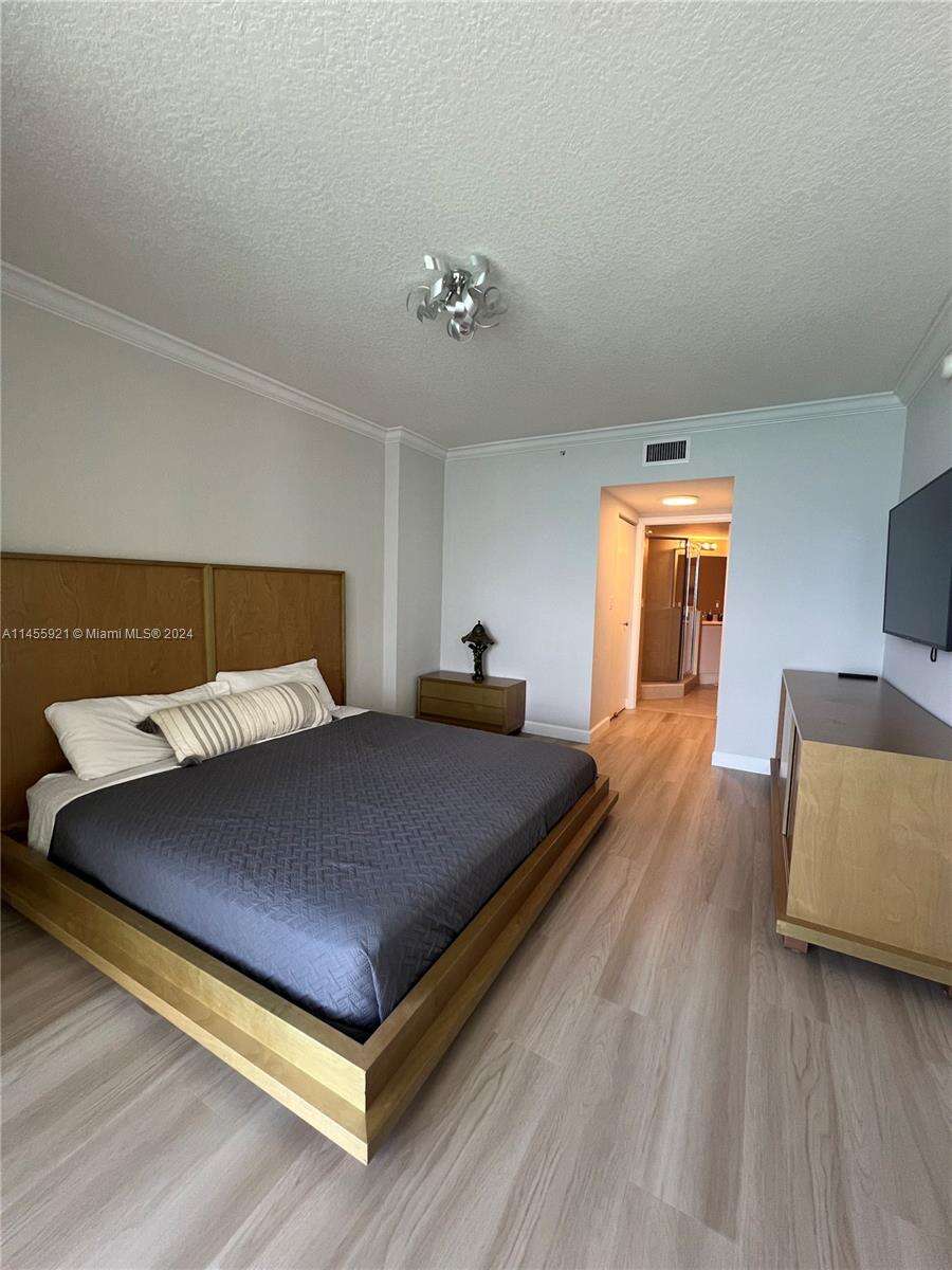La Perla at 16699 Collins Ave, Sunny Isles Beach, FL 33160 - For Rent photo 14
