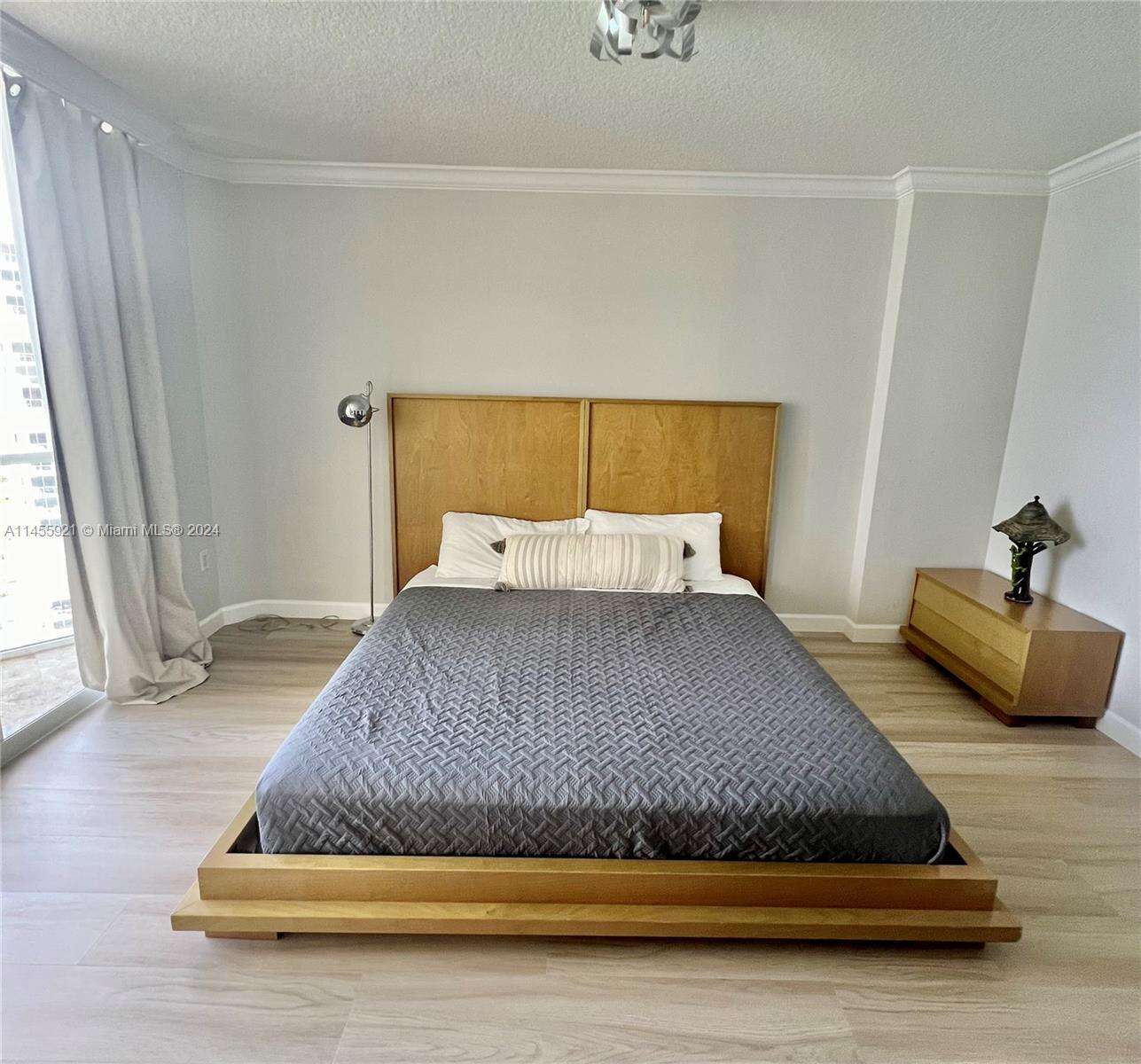 La Perla at 16699 Collins Ave, Sunny Isles Beach, FL 33160 - For Rent photo 15