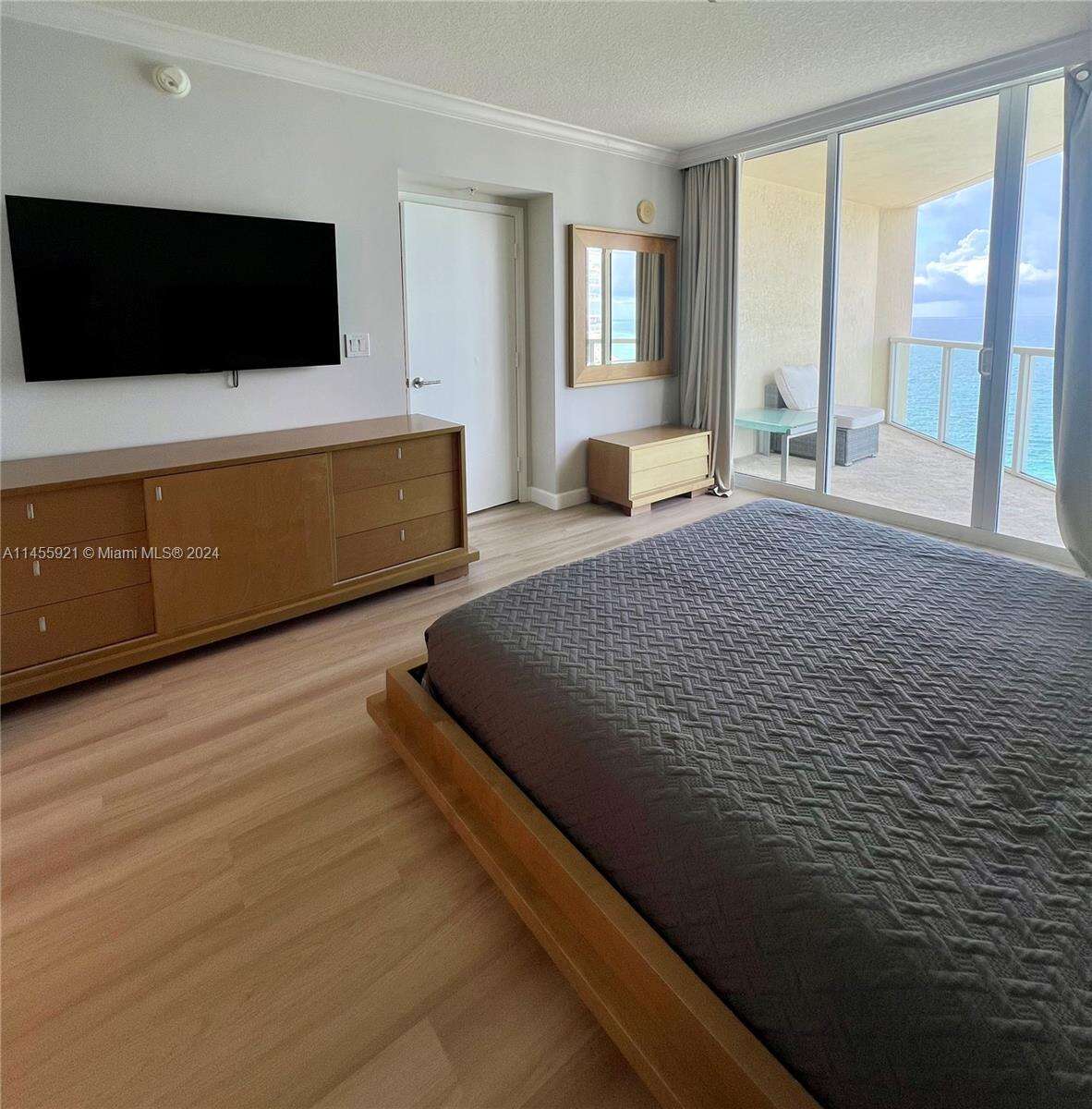 La Perla at 16699 Collins Ave, Sunny Isles Beach, FL 33160 - For Rent photo 16