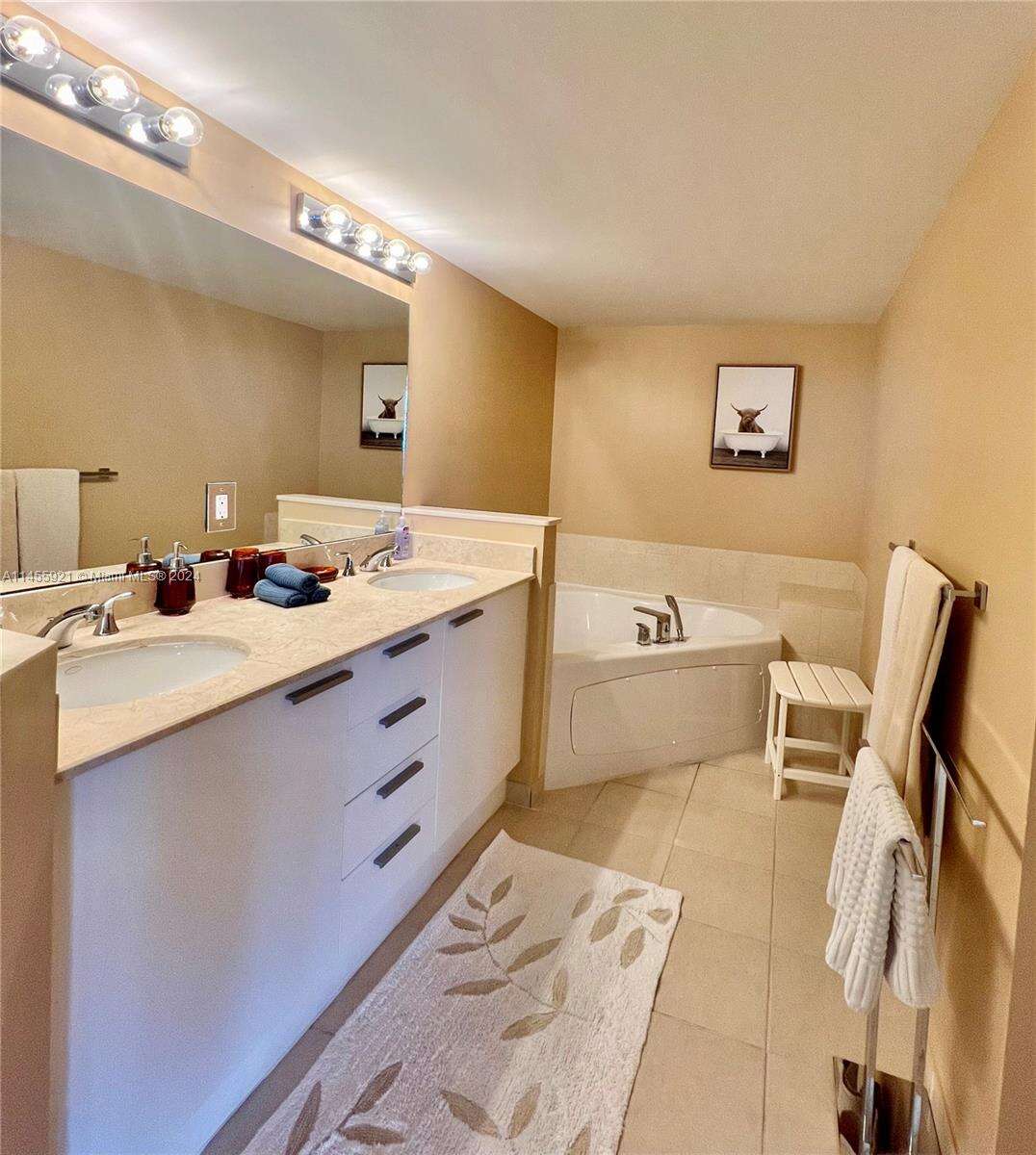 La Perla at 16699 Collins Ave, Sunny Isles Beach, FL 33160 - For Rent photo 19