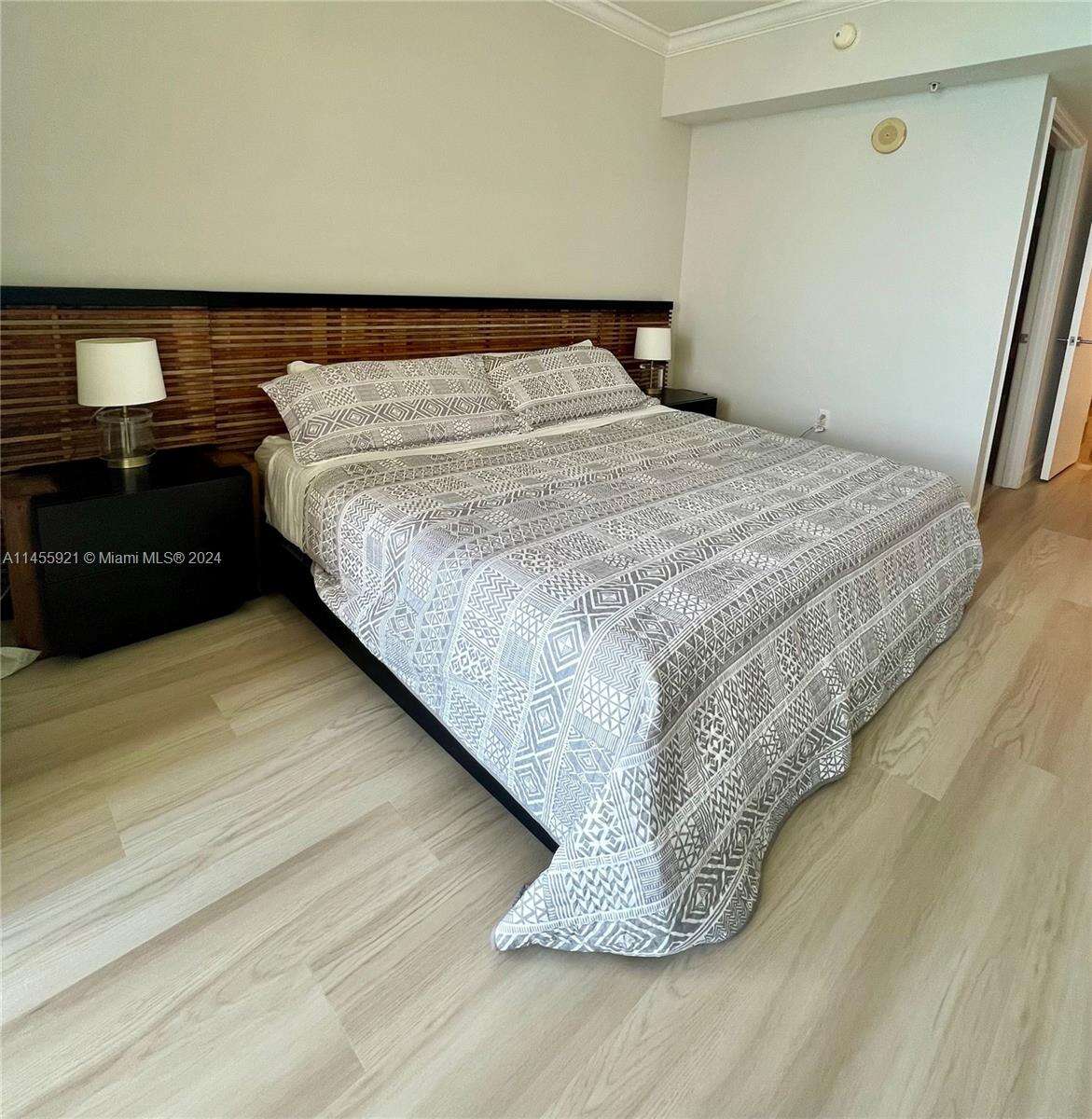 La Perla at 16699 Collins Ave, Sunny Isles Beach, FL 33160 - For Rent photo 25