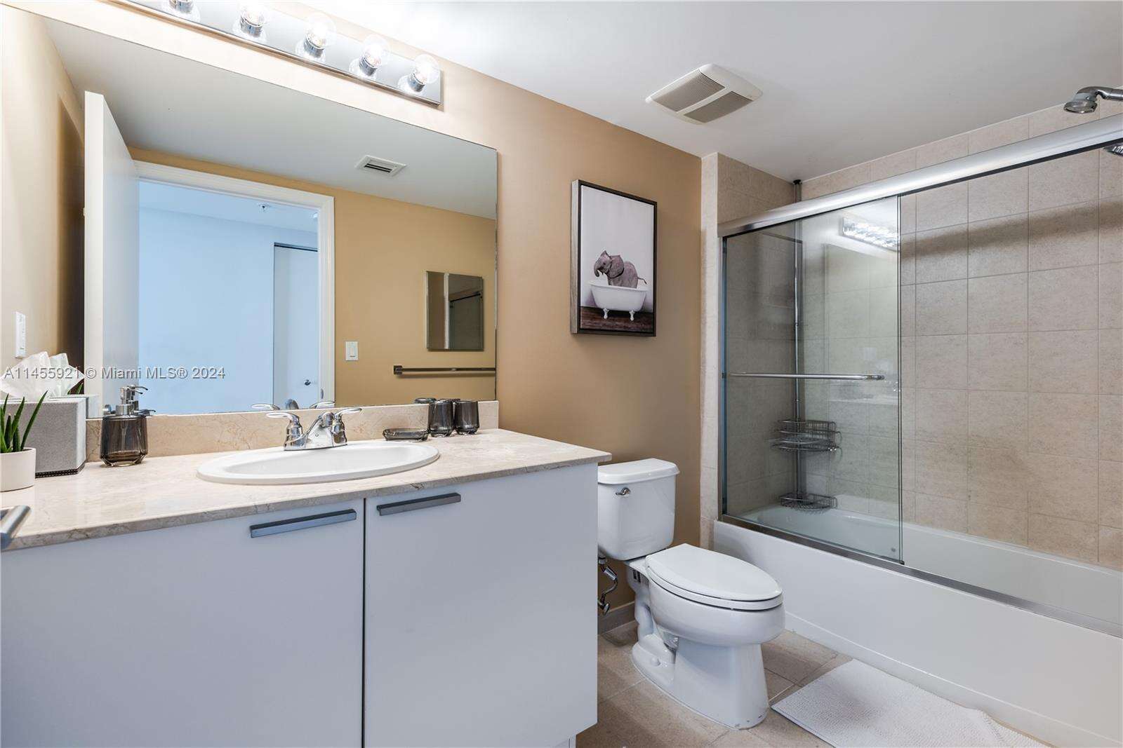 La Perla at 16699 Collins Ave, Sunny Isles Beach, FL 33160 - For Rent photo 27