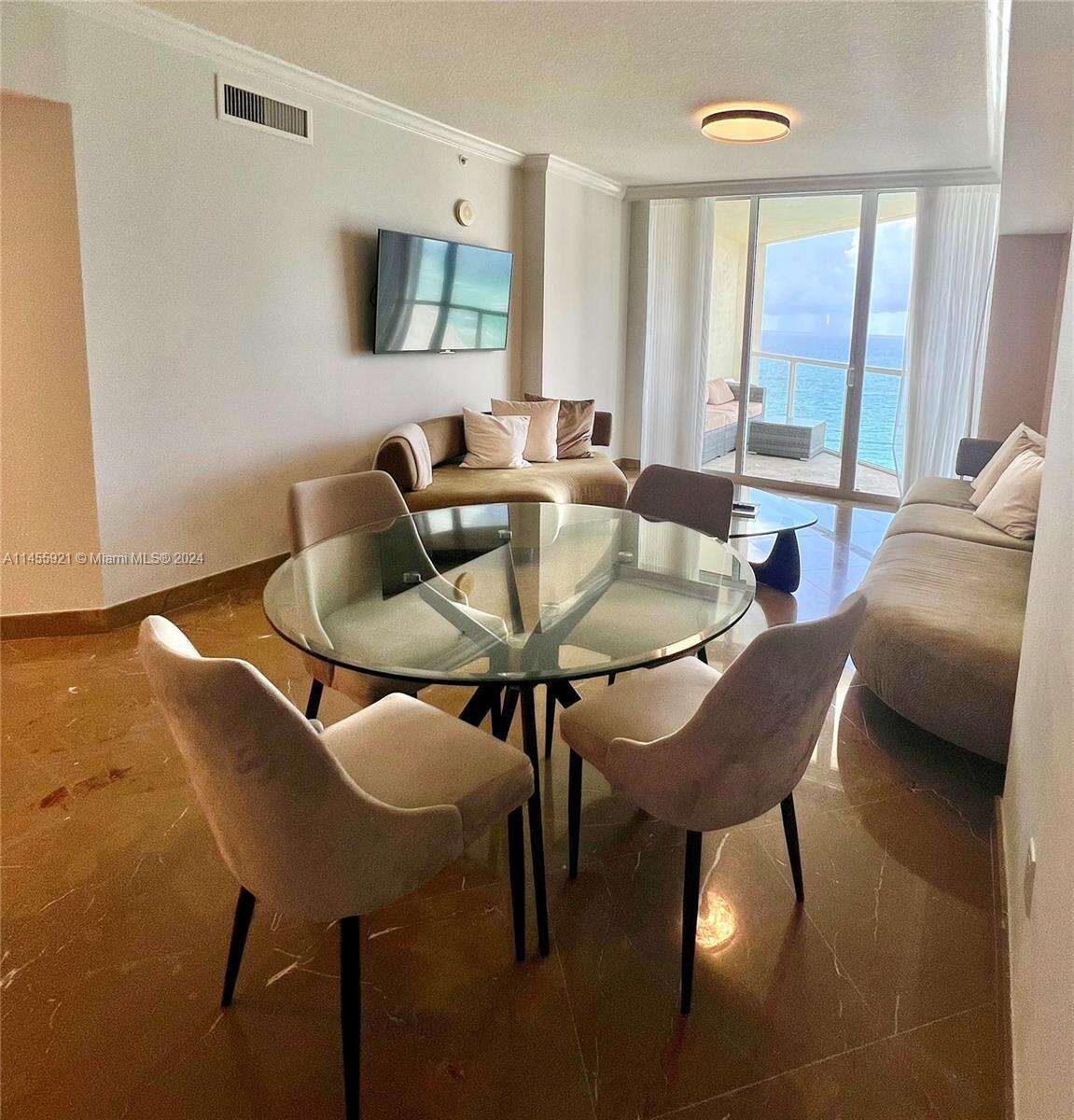 La Perla at 16699 Collins Ave, Sunny Isles Beach, FL 33160 - For Rent photo 4