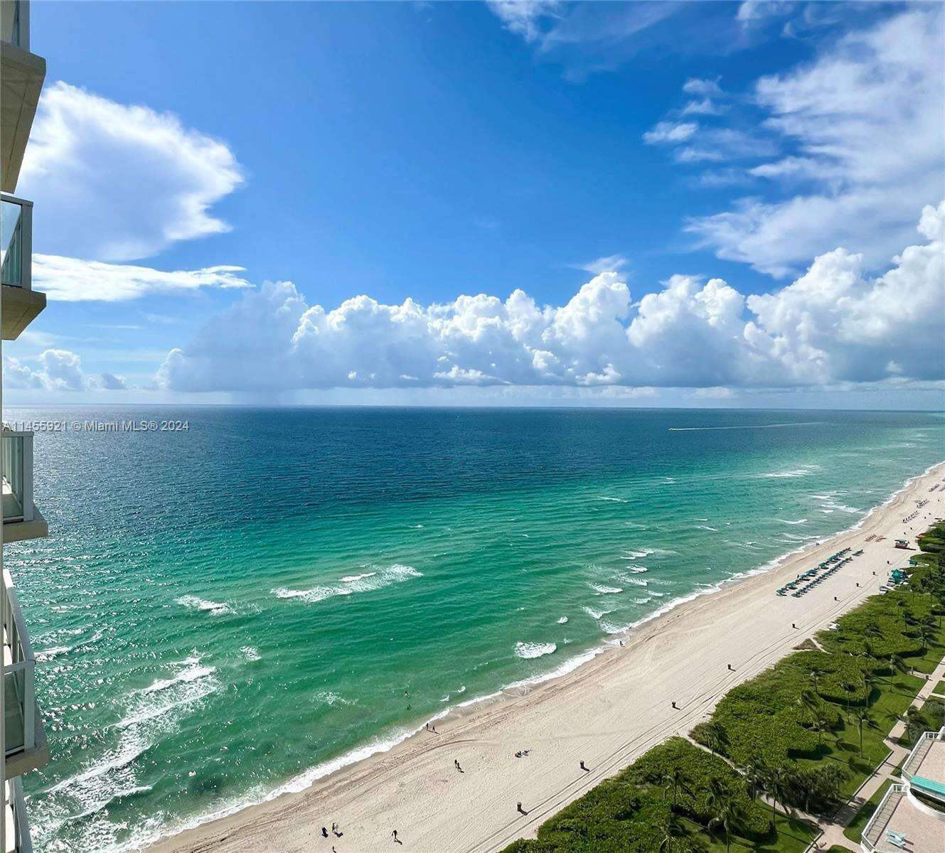 La Perla at 16699 Collins Ave, Sunny Isles Beach, FL 33160 - For Rent photo 33