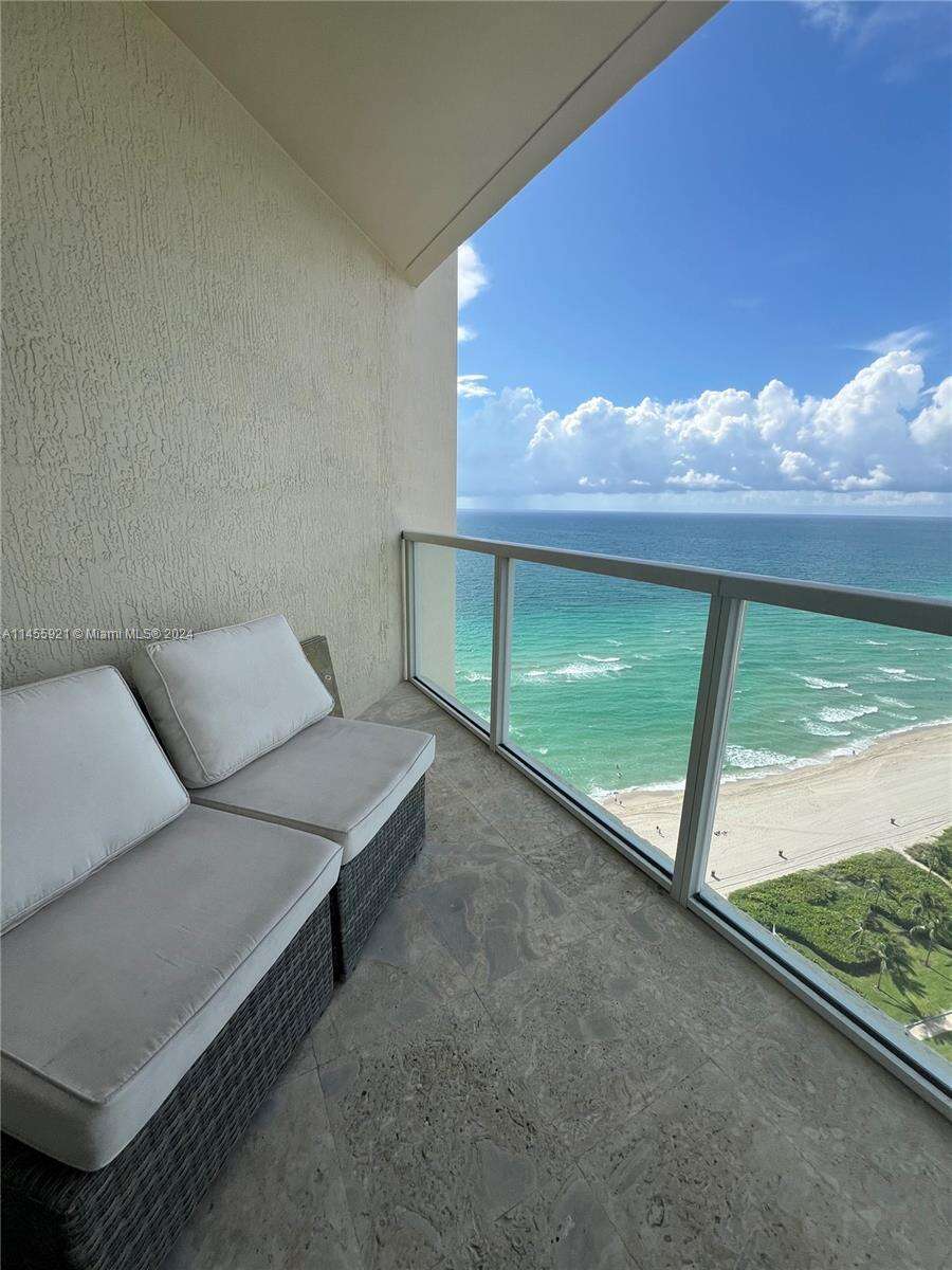 La Perla at 16699 Collins Ave, Sunny Isles Beach, FL 33160 - For Rent photo 36