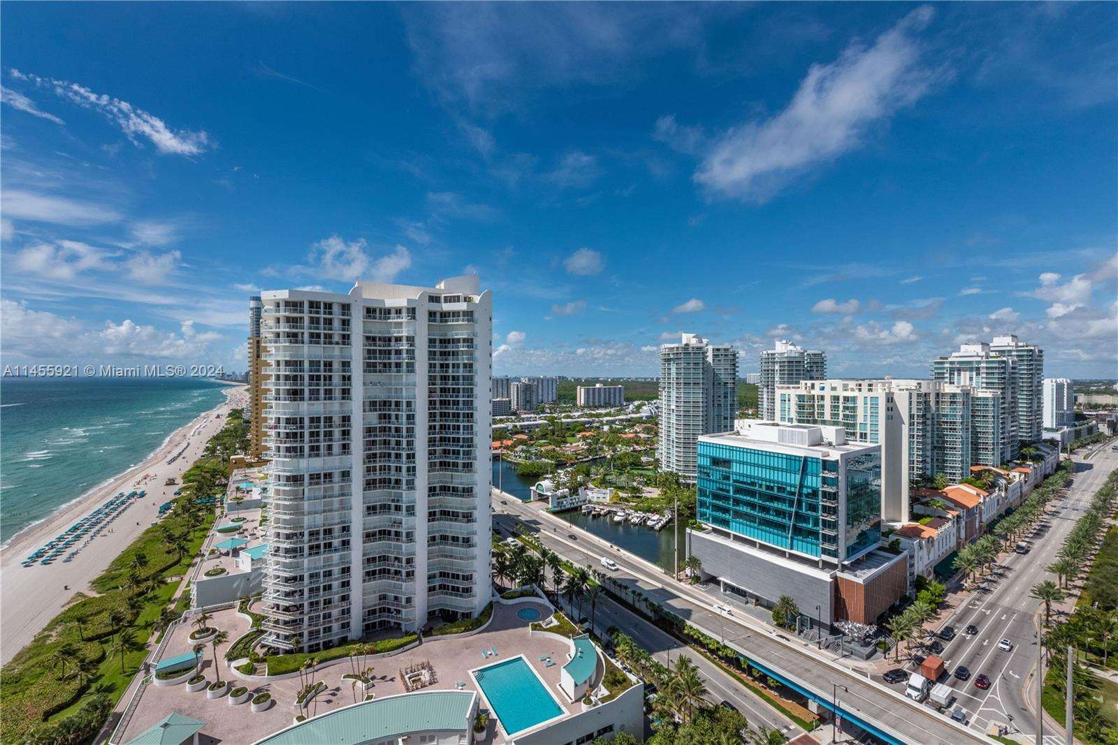 La Perla at 16699 Collins Ave, Sunny Isles Beach, FL 33160 - For Rent photo 37