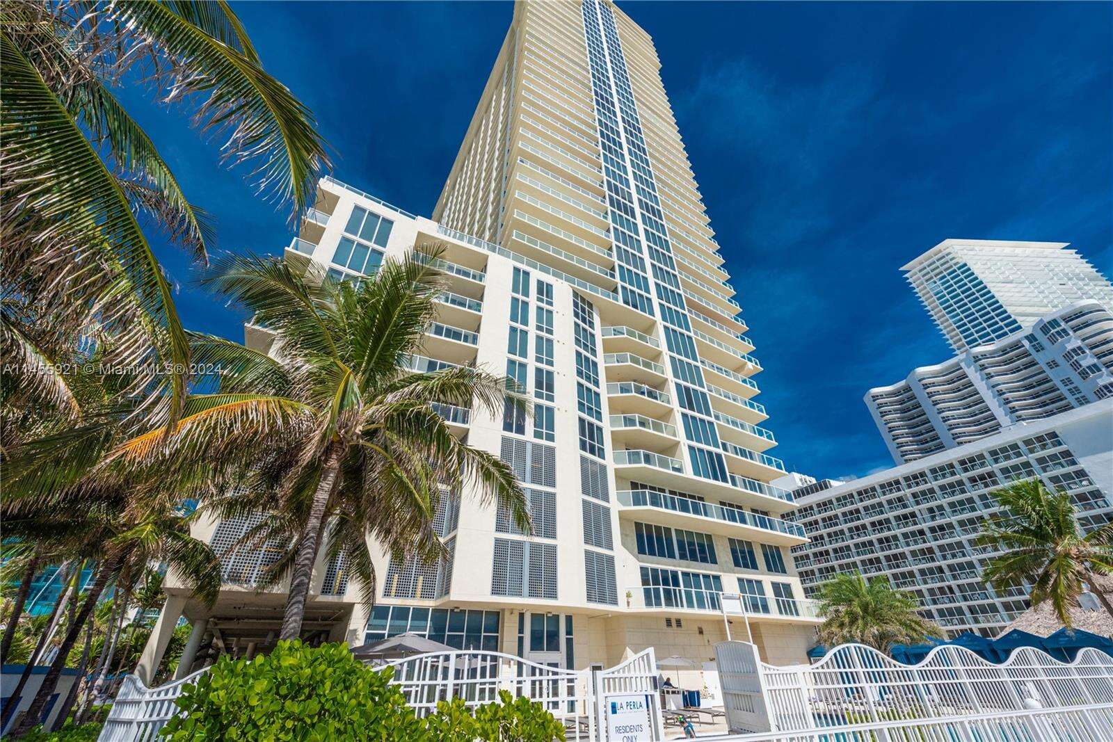 La Perla at 16699 Collins Ave, Sunny Isles Beach, FL 33160 - For Rent photo 38