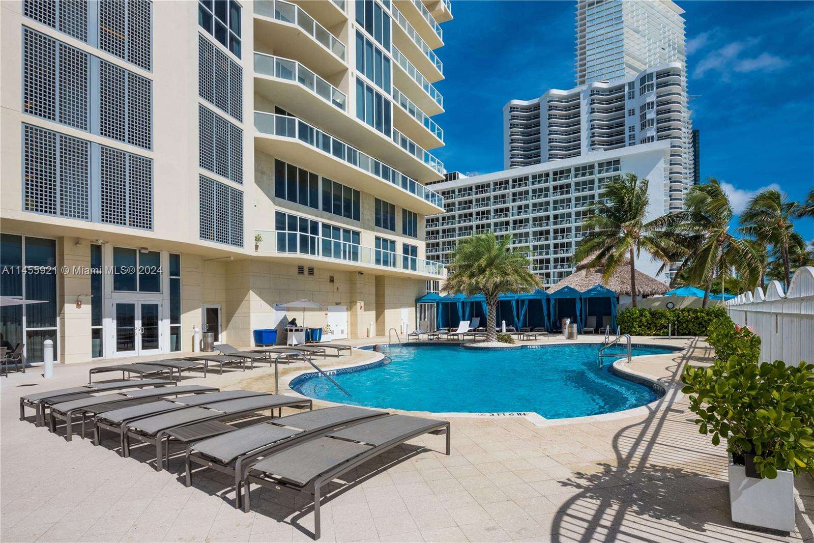 La Perla at 16699 Collins Ave, Sunny Isles Beach, FL 33160 - For Rent photo 39