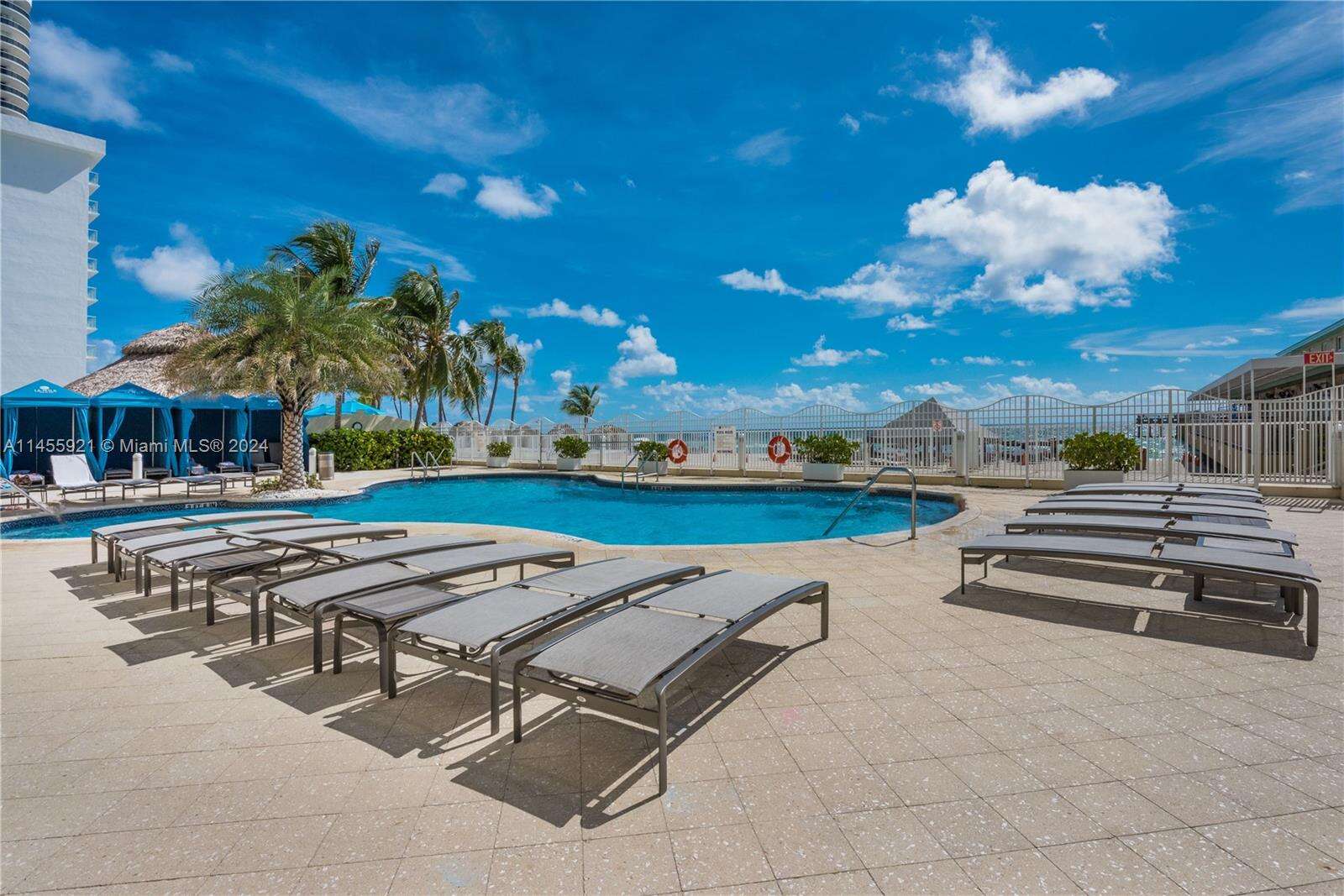 La Perla at 16699 Collins Ave, Sunny Isles Beach, FL 33160 - For Rent photo 40