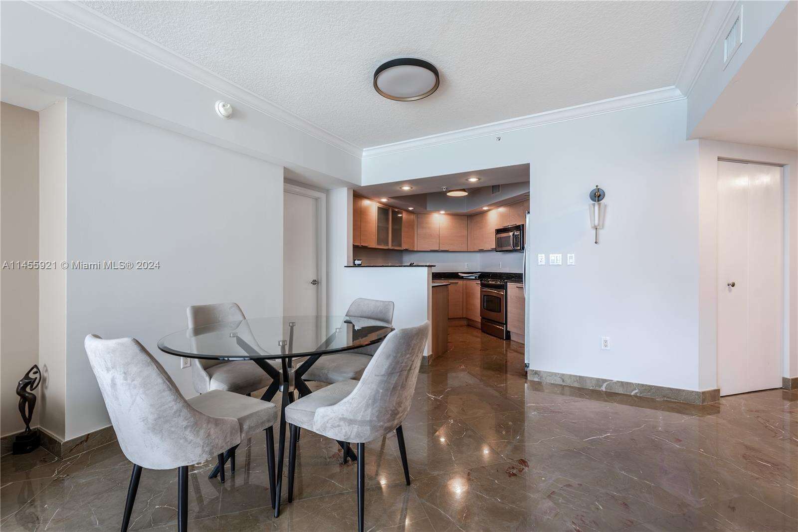 La Perla at 16699 Collins Ave, Sunny Isles Beach, FL 33160 - For Rent photo 5