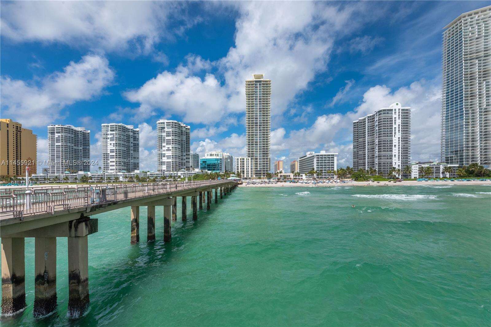 La Perla at 16699 Collins Ave, Sunny Isles Beach, FL 33160 - For Rent photo 43