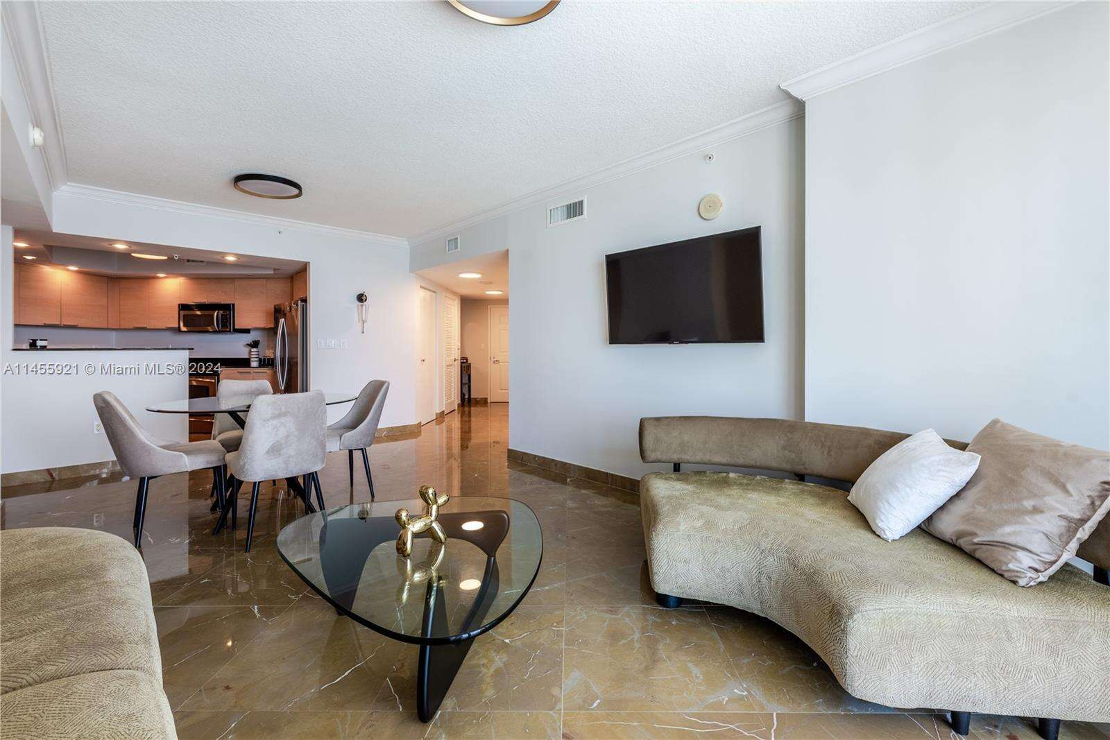 La Perla at 16699 Collins Ave, Sunny Isles Beach, FL 33160 - For Rent photo 6