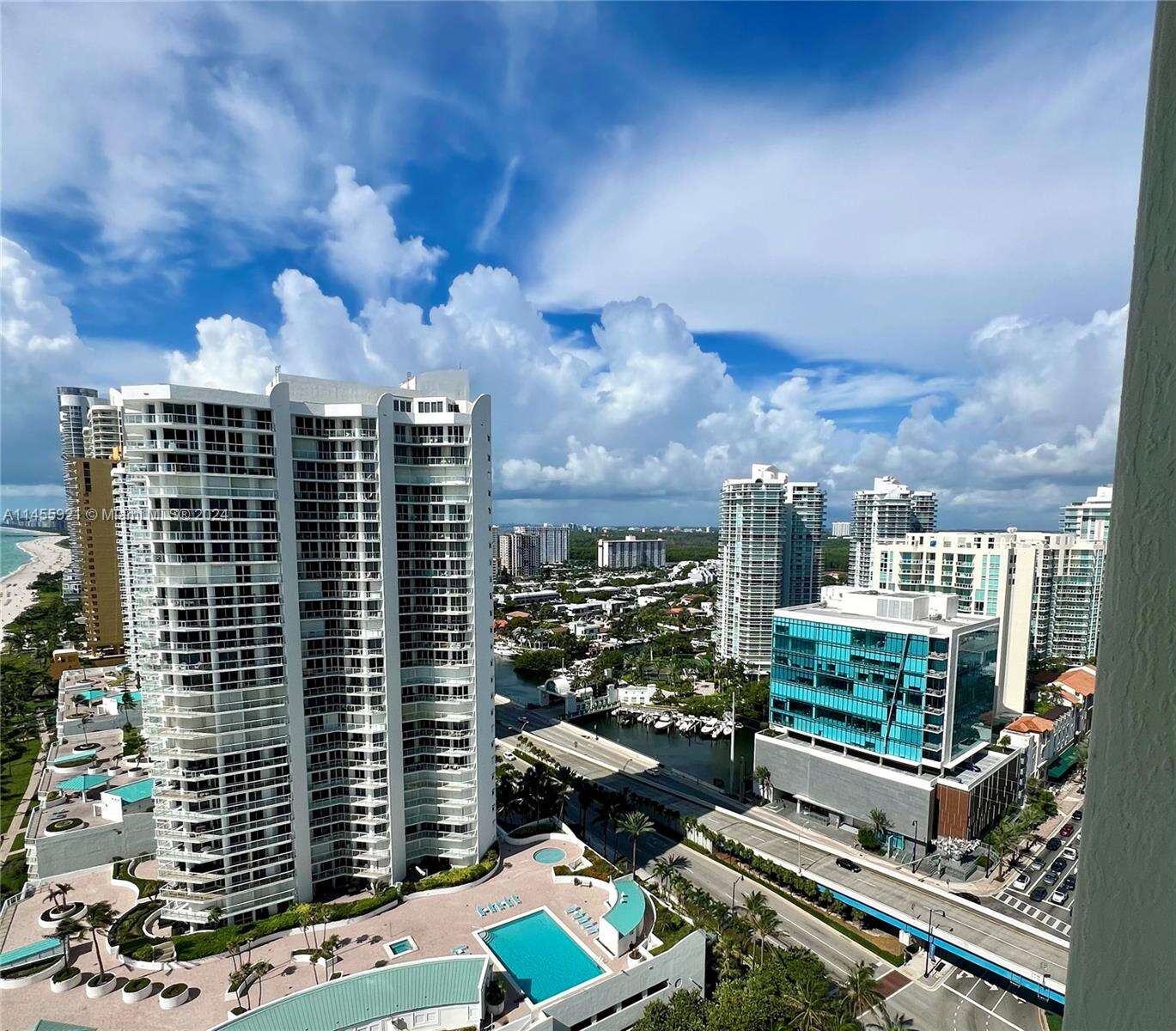 La Perla at 16699 Collins Ave, Sunny Isles Beach, FL 33160 - For Rent photo 51