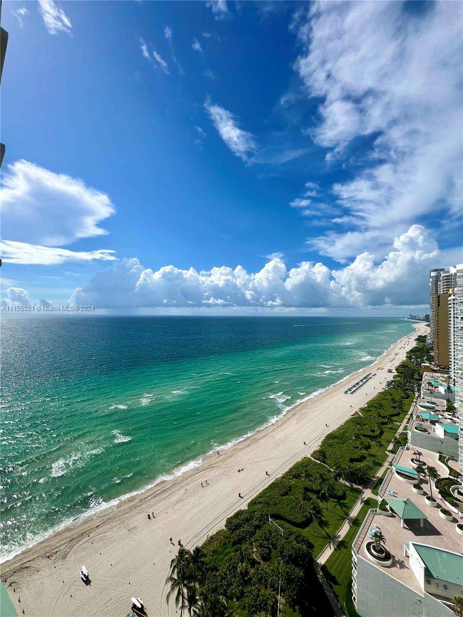 La Perla at 16699 Collins Ave, Sunny Isles Beach, FL 33160 - For Rent photo 52