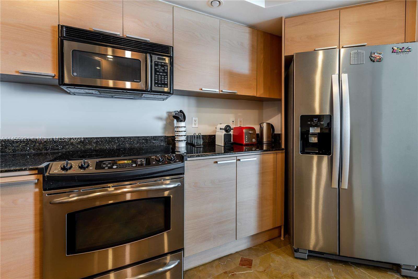 La Perla at 16699 Collins Ave, Sunny Isles Beach, FL 33160 - For Rent photo 8
