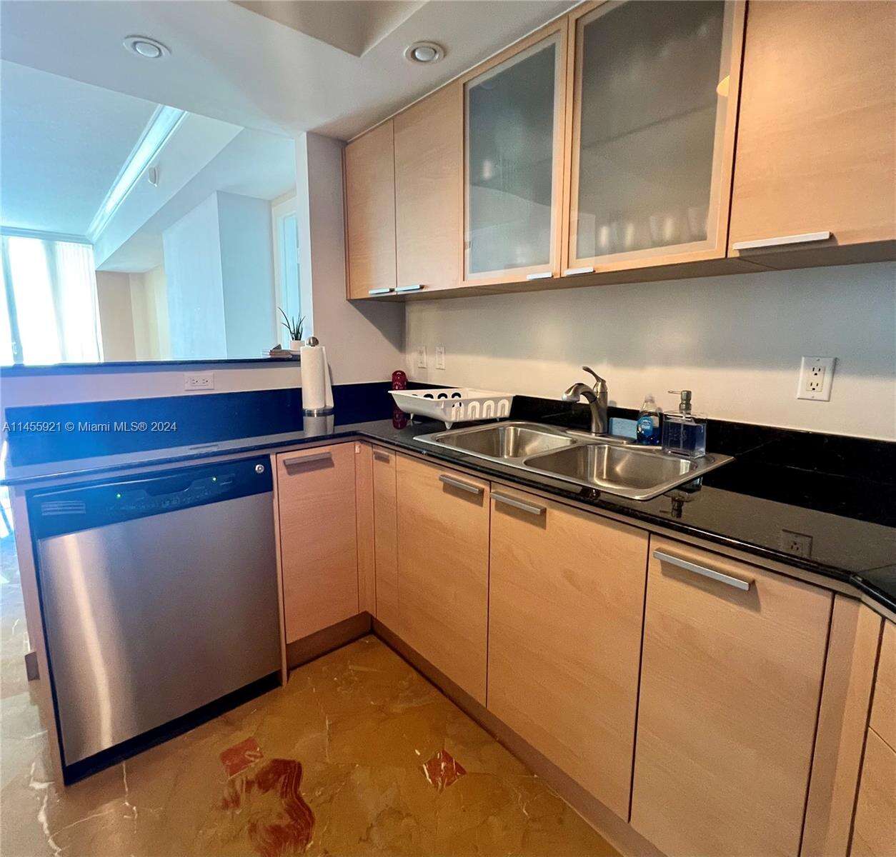 La Perla at 16699 Collins Ave, Sunny Isles Beach, FL 33160 - For Rent photo 9