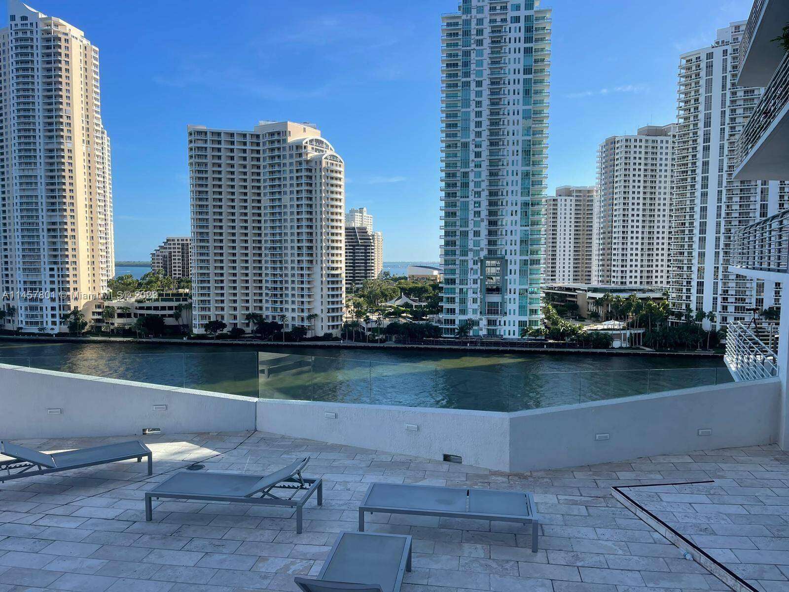 One Miami West at 325 Biscayne Blvd, Miami, FL 33131 - For Rent photo 1