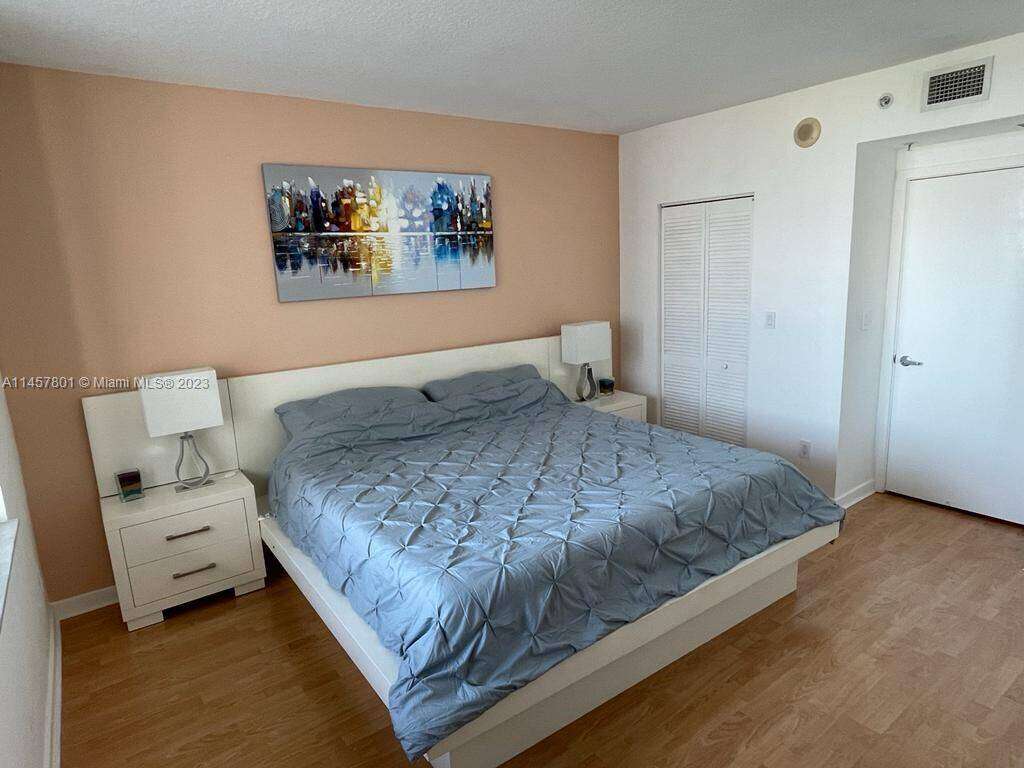 One Miami West at 325 Biscayne Blvd, Miami, FL 33131 - For Rent photo 13